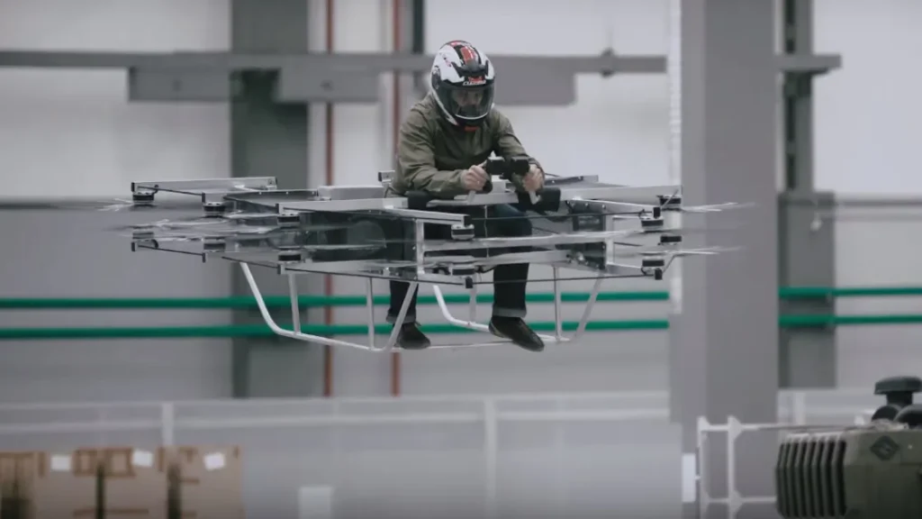 Пилотируемый мультикоптер управляется джойстиками