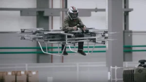 Пилотируемый мультикоптер управляется джойстиками