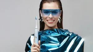 Polaris выпустила электрическую зубную щетку, которая подойдет носителям брекетов