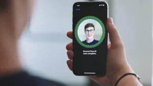 Россиянин требует от Apple $1 млн из-за Face ID