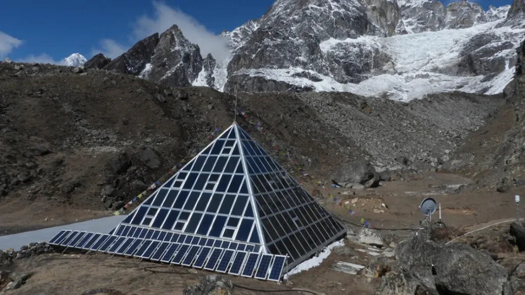 Самая высокорасположенная лаборатория в мире всего с одним сотрудником — как живется в «Пирамиде»?