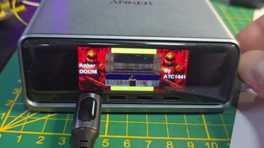 Doom добрался до зарядки: энтузиаст запустил культовую игру на устройстве Anker