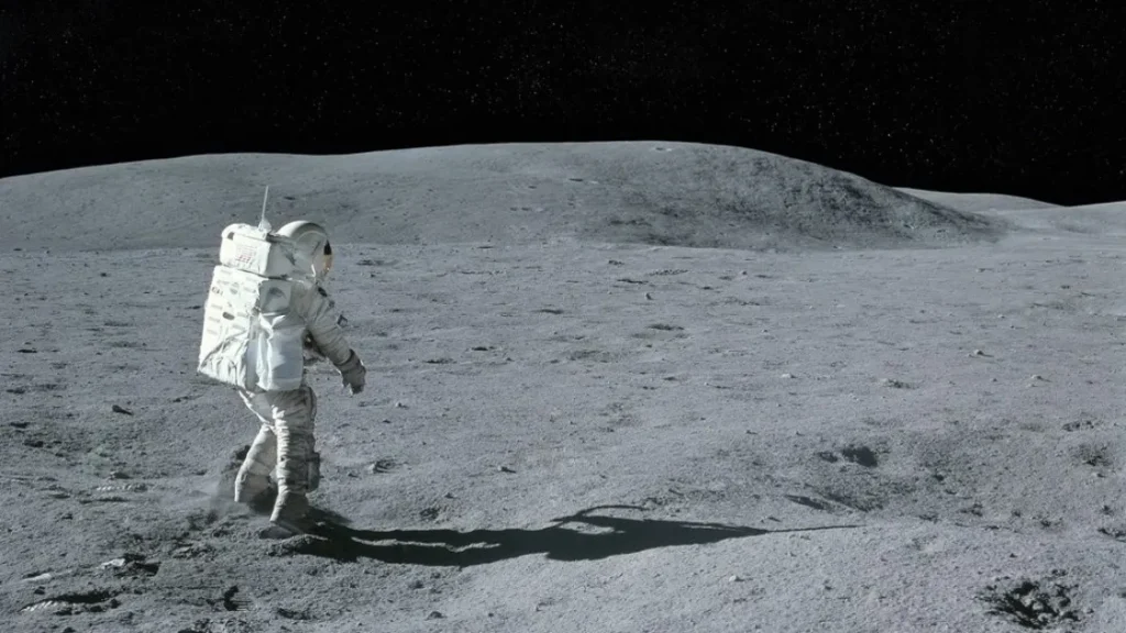 Следующими людьми на Луне будут туристы