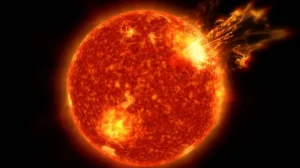 Солнце выплюнуло гигантский плазменный шар: чем это грозит Земле?