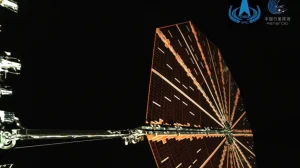 Космический селфи: китайский зонд сделал фото на пути к таинственному астероиду