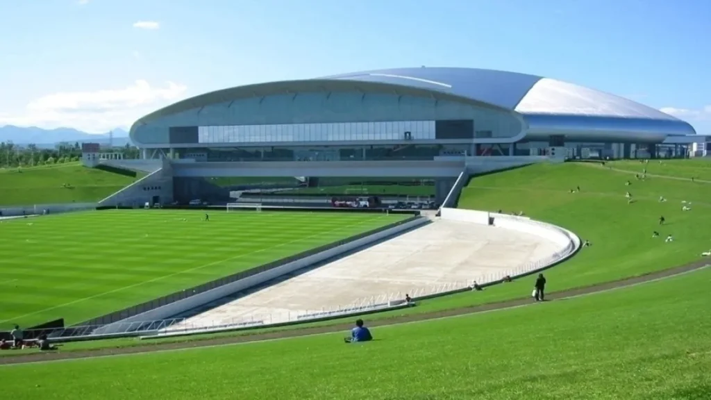 Топ-20 самых красивых футбольных стадионов в мире