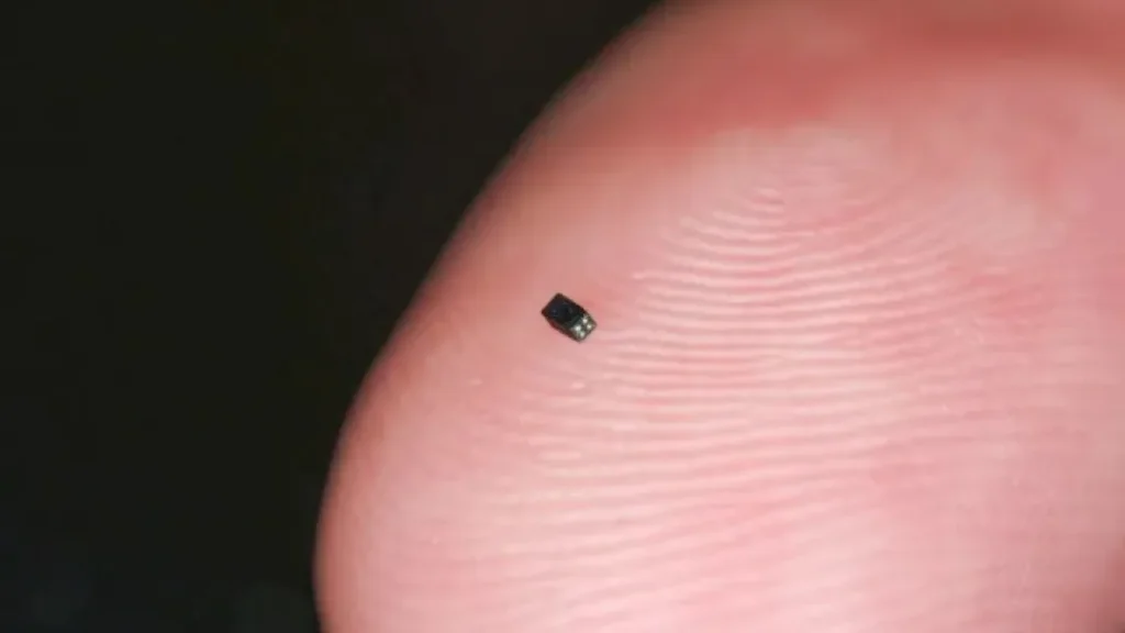 Ученые разработали крошечную батарею, которую легко поместить в тело человека