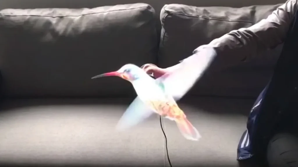 Вентилятор-экран показывает движущиеся 3D-картинки