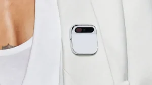 Все что нужно знать о AI Pin от Humane — уникальное, но странное устройство