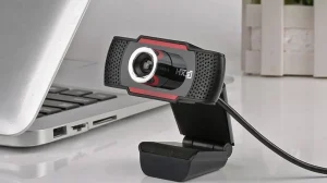 Хакеры могут превратить вашу веб-камеру в шпионское устройство