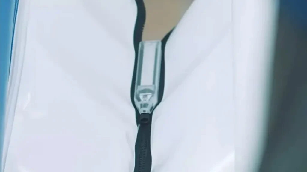 YKK изобрела молнию будущего: застегивается сама по команде с пульта