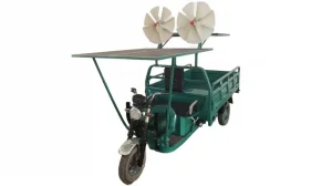 Когда велосипедист встречает инженера: китайцы сделали мотоцикл с ветряком и солнечной крышей